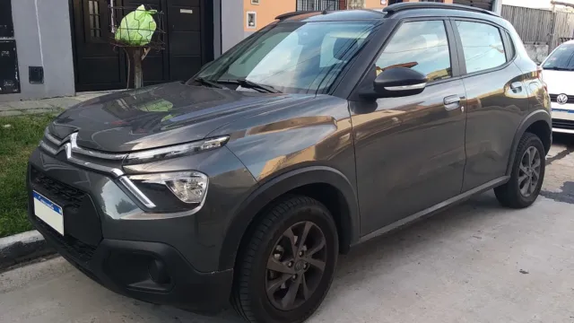 Citroën C3 1.6 VTi Feel 2023 cinza-escuro estacionado, vista dianteira
