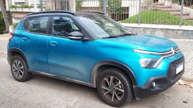 Citroën C3 Feel Pack azul visto pela dianteira