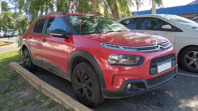 Citroën C4 Cactus Feel Pack 2020 vermelho, vista dianteira três-quartos