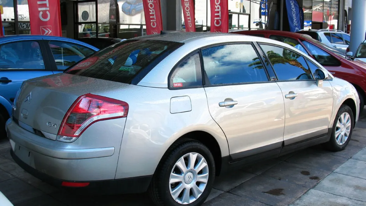 Citroën C4 sedã 2009 fabricado na Argentina