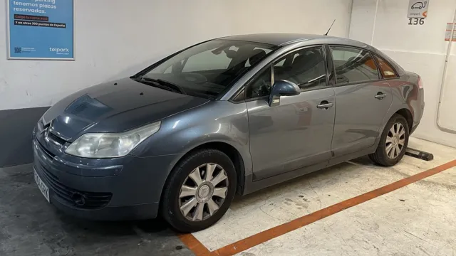 Citroën C4 sedã da primeira geração, o mesmo modelo vendido no Brasil como C4 Pallas